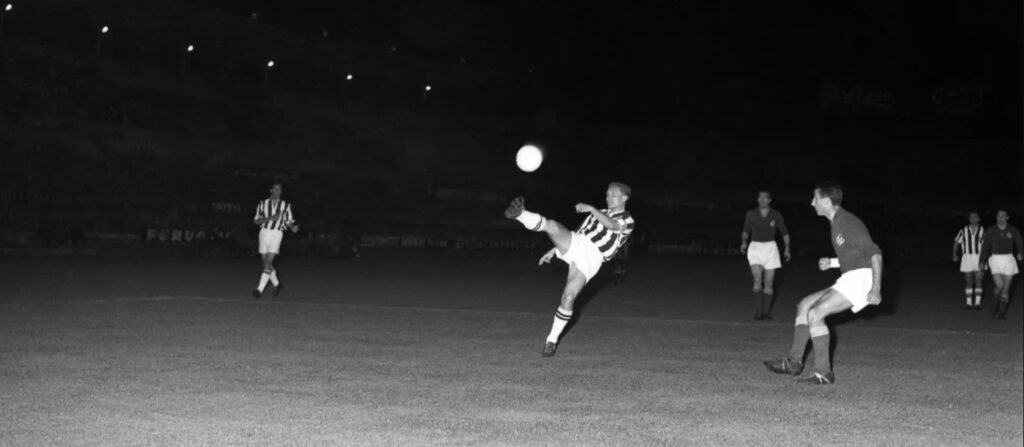 A phase of Juventus-Fiorentina in 1959.